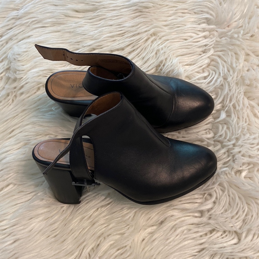 VIONIC SHOES SIZE 7.5 excellent content see all photos color black heel 3”